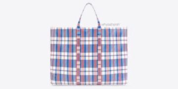 Balenciaga Is Selling Shopping Bag For 1 5 Lakh Rupees People Says Its Sabji Wala Thaila – लग्जरी ब्रांड 1.5 लाख रुपए में बेच रहा है सब्जी वाला थैला, कीमत जान लोग हुए हैरान, बोले