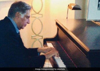 Ratan Tata Photo With Piano Goes Viral On Social Media People Gave Reactions See Viral Photo – 83 साल की उम्र में दोबारा पियानो बजाना सीख रहे हैं रतन टाटा, फोटो शेयर कर बोले