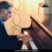 Ratan Tata Photo With Piano Goes Viral On Social Media People Gave Reactions See Viral Photo – 83 साल की उम्र में दोबारा पियानो बजाना सीख रहे हैं रतन टाटा, फोटो शेयर कर बोले