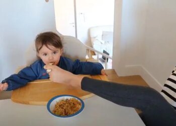 Mom Without Arms Is An Inspiration For Everyone Know The Full Details – हाथ नहीं होने के बावजूद अपने पैरों से बेटी का ध्यान रखती है ये मां, कहती है