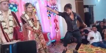 Viral Video Of Boy Dance On Stage Infront Of Bride And Groom On Salman Khan Song People Gave Hilarious Reaction On It – दूल्हा-दुल्हन के सामने स्टेज पर लड़का कर रहा था सलमान खान वाला डांस, करने लगा ऐसी हरकतें, देखते रह गए लोग