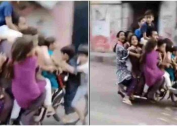 Dozens Of People Sat On A Bike Video Went Viral On All Social Media Platforms – बाइक पर बैठकर बच्चे दिखा रहे थे स्टंट, लोगों ने कहा