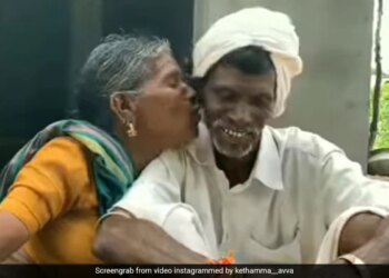 Dadi Kisses Dada In Cute Video Goes Viral Old Couple Video Instagram Reels See Viral Video – दादी ने बगल में बैठे दादा को चुपके से कर लिया Kiss, तो शरमा गए दादा, लोग बोले- सच्चा प्यार कभी खत्म नहीं होता