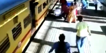 Passengers Saved A Woman From Falling Under A Moving Train At Vasai Road Railway Station