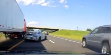 Truck Was Going To Hit The Car And This Happened Next See Shocking Video – तेज रफ्तार ट्रक, कार को मारने वाला था टक्कर, अचानक ड्राइवर ने लगाया दिमाग और किया कुछ ऐसा