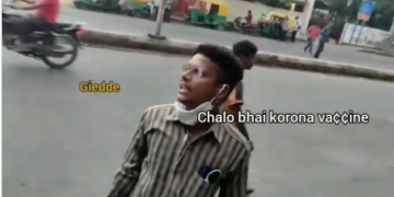 This Man Shouting Like Vegetable Vendors Video Went Viral On Social Media – सब्ज़ीवाले की तरह वैक्सीन लगवाने को कह रहा है ये शख्स, लोगों ने कहा
