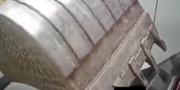 Thieves Arrived With A Bulldozer To Rob The ATM Machine, Seeing The Money Blown Away, Your Senses Will Fly Away