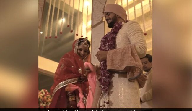 Pandit Ji Was Getting Late So In Middle Of Mantra Told Such Funny Thing To Bride And Groom Which You Cannot Even Imagine Watch Viral Video – पंडित जी को हो रही थी देर, तो फेरों के बीच दूल्हा-दुल्हन से कह दी ऐसी बात, हंसते-हंसते दर्द हो गया लोगों का पेट