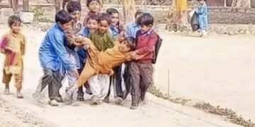 स्कूल नहीं जाने पर छात्र को लाने के लिए टीचर भेजते थे 'स्पेशल टास्क फोर्स',आपके साथ भी ऐसा हुआ है