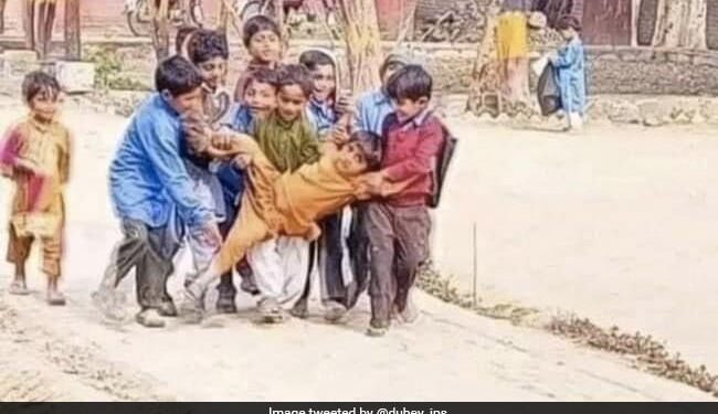 स्कूल नहीं जाने पर छात्र को लाने के लिए टीचर भेजते थे 'स्पेशल टास्क फोर्स',आपके साथ भी ऐसा हुआ है