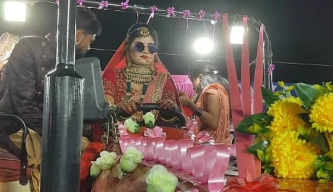 The Bride Went To Her In-laws House On A Tractor, Watching The Video, People Said – This Is A Ruckus – ट्रैक्टर पर चढ़कर दुल्हन चली ससुराल, वीडियो देख लोगों ने कहा