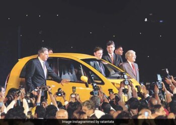 Ratan Tata Arrived At Hotel Taj In Mumbai From Nano, People Watching The Video Said – People Are Connected To The Land – नैनो से मुंबई के होटल ताज में पहुंचे रतन टाटा, वीडियो देख लोगों ने कहा