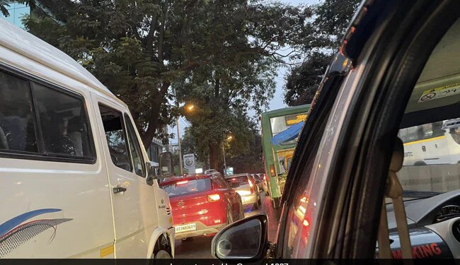 Man Fed Up Of Traffic In Bengaluru Shares Epic Post Internet Finds It Relatable Funny Post Goes Viral