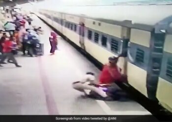 Woman Stuck In The Middle Of Moving Train Railway Cop Drags Out Woman Saved Her Life Caught On Camera