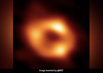 First Image Of Milky Way Black Hole Revealed As Doughnut Shaped Scientist Amazed – पहली बार दिखी आकाशगंगा के बीच स्थित विशाल ब्लैक होल की तस्वीर, आकार देख वैज्ञानिक हैरान, बोले