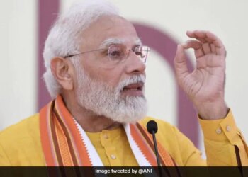 Pm Narendra Modi Nepal Visit Boys Sketch Of Lord Buddha And Pm Modi Gets Special Autograph See Viral Video