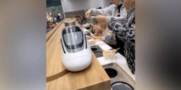 Video Of Bullet Train Serves Food At A Restaurant Is Goes Viral On Social Media