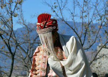 Groom Left The Wedding After Chashni Spilled On His Friend Fight On Stage Between Both Sides In Ghaziabad