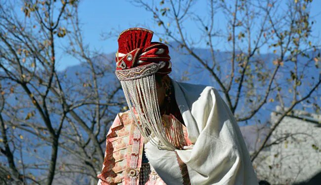 Groom Left The Wedding After Chashni Spilled On His Friend Fight On Stage Between Both Sides In Ghaziabad