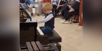 5 Year Old Boy Plays Mozart Flawlessly Video Goes Viral On Social Media | Video Of Five Year Old Boy Playing Mozart Goes Viral On Social Media