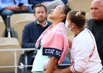 Wish I Can Be A Man, Says Chinas Zheng Qinwen As Stomach Cramps End French Open Bid Know More Details – पीरियड्स के दर्द के कारण मैच हारने वाली चीन की टेनिस खिलाड़ी ने कहा