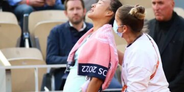 Wish I Can Be A Man, Says Chinas Zheng Qinwen As Stomach Cramps End French Open Bid Know More Details – पीरियड्स के दर्द के कारण मैच हारने वाली चीन की टेनिस खिलाड़ी ने कहा