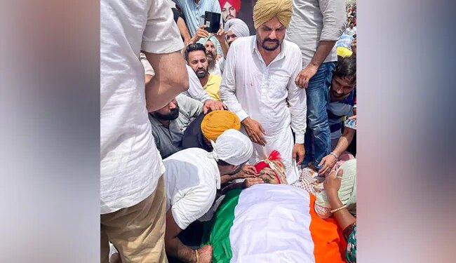 Sidhu Moose Wala Dressed As Groom For Cremation, Favourite Tractor Used Know More Details