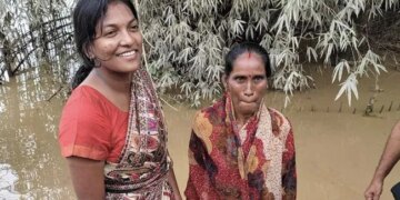 IAS Keerthi Jalli Visit Assam Floods Reached Village By Boat And Working Barefoot In The Mud Wins Internet Heart Goes Viral