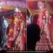 Bride Get Angry On Stage After Grooms Friend Made Fun Of Her Then She Gave Shocking Reaction Watch Viral Video – दूल्हे ने पहनाया वरमाला, दोस्त ने कहा- हैप्पी बड्डे टू यू, गुस्से से तिलमिला उठी दुल्हन, लोग बोले