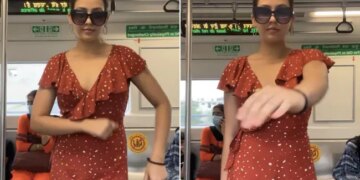 Woman Performs Jiggle Jiggle Dance Challenge In Delhi Metro Internet Stubbed Watch Viral Video – दिल्ली मेट्रो में लड़की ने किया गजब डांस, तेजी से वायरल हो रहा VIDEO, लोग बोले