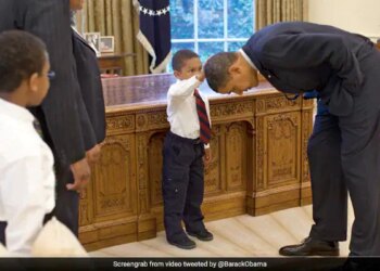 Barack Obama Again Met The Child Who Caressed The Then President Head The Video Is Going Viral