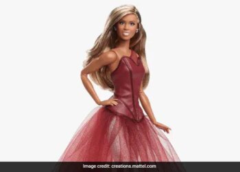 खिलौना निर्माता कंपनी 'मैटल' ने मशहूर ट्रांसजेंडर एक्टर 'लावर्न कॉक्स' की बार्बी डॉल बनाई