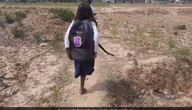 This Student Of Bihar Goes To School With One Leg, Watching The Video, Sonu Sood Said – We Will Give The Other Leg – एक पैर से स्कूल पढ़ने जाती है बिहार की ये छात्रा, वीडियो देख सोनू सुद ने कहा