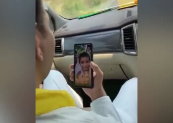 Tej Pratap Said To Sonu, Becoming An IAS Is Working Under Us. In Response, Sonu Said – Will Not – तेज प्रताप ने सोनू से कहाृ “IAS बनना तो हमारे अंडर काम करना”. जवाब में सोनू ने कहा