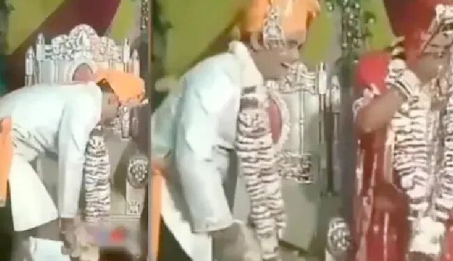 जयमाला के समय दूल्हे के साथ कुछ ऐसा हुआ, जिसे देखने के बाद दुल्हन शरमा गई, देखें वायरल वीडियो