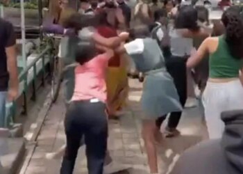 Bengaluru School Girls Fighting On The Street In Uniform Rip Each Others Hair Out Viral On Social Media