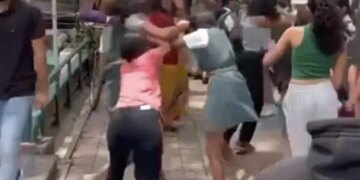 Bengaluru School Girls Fighting On The Street In Uniform Rip Each Others Hair Out Viral On Social Media