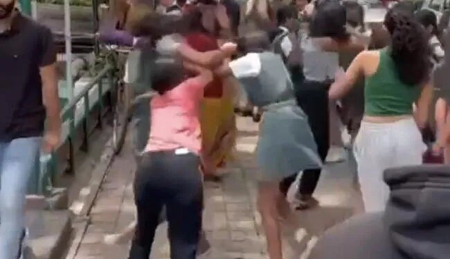 Bengaluru School Girls Fighting On The Street In Uniform Rip Each Others Hair Out Viral On Social Media