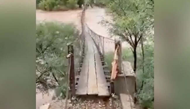 मणिपुर के तामेंगलोंग जिले में दिखा डांसिंग पुल का नजारा, VIDEO देख जानिए पुल के झूमने की वजह