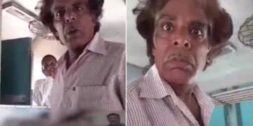 Man Selling Newspaper In Unique Style In Train Will Force You To Buy News Paper People Shocked See Viral Video – अखबार वाले का खतरनाक अंदाज़ पेपर खरीदने के लिए कर देगा मजबूर, देखकर घबरा गए ट्रेन में बैठे लोग