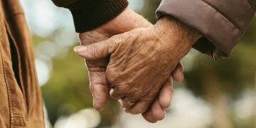 Haridwar Parents Demand Their Son And Daughter In Law Either Grand Children Or 5 Crore Compensation