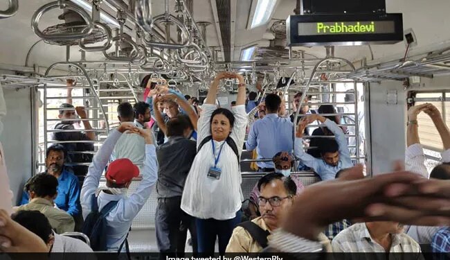 International Yoga Day: Passengers Do Yoga Inside The Train, Now They Will Always Be Healthy