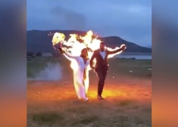 शादी के बाद आग में लिपट कर जीने-मरने की कसम खा रहे हैं दूल्हा-दुल्हन, वीडियो वायरल हो रहा है