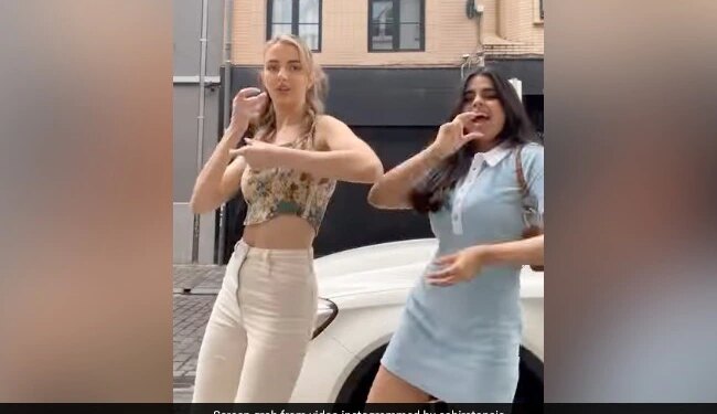 These Two Foreign Girls Made A Mess By Dancing On The Song Chikni Chameli, The Video Went Viral