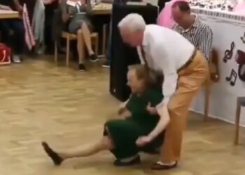 Old Man With His Uncle-auntys Cute Couple Dance Will Leave You Sweaty, Todays Boys And Girls Have Failed In Front Of Themdid A Cute Couple Dance