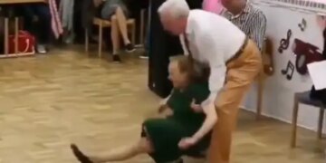 Old Man With His Uncle-auntys Cute Couple Dance Will Leave You Sweaty, Todays Boys And Girls Have Failed In Front Of Themdid A Cute Couple Dance