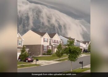 Tsunami Like Mysterious Clouds Internet Shocked Calls It Terrifying See Viral Video – अजीबोगरीब बादलों को देख लोगों को लगा