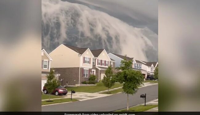 Tsunami Like Mysterious Clouds Internet Shocked Calls It Terrifying See Viral Video – अजीबोगरीब बादलों को देख लोगों को लगा