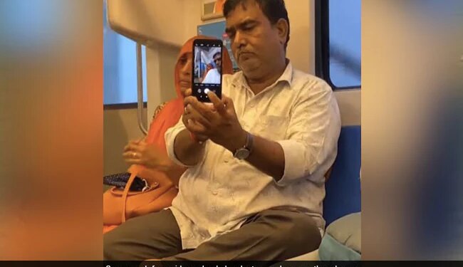 Husband Trying To Take A Selfie With His Wife In A Crowded Metro Internet Loves To See It Watch Viral Video