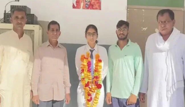 HBSE 10th Toppers List 2022: Amisha, The Daughter Of Roadways Conductor Topped The 10th Board Examination In Haryana.